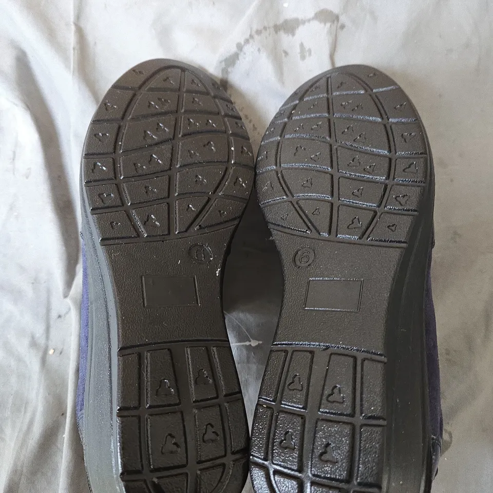 NAVY BLUE SUEDE ZIP TRAINERS – UK 6 JO AND JACK BRAND .