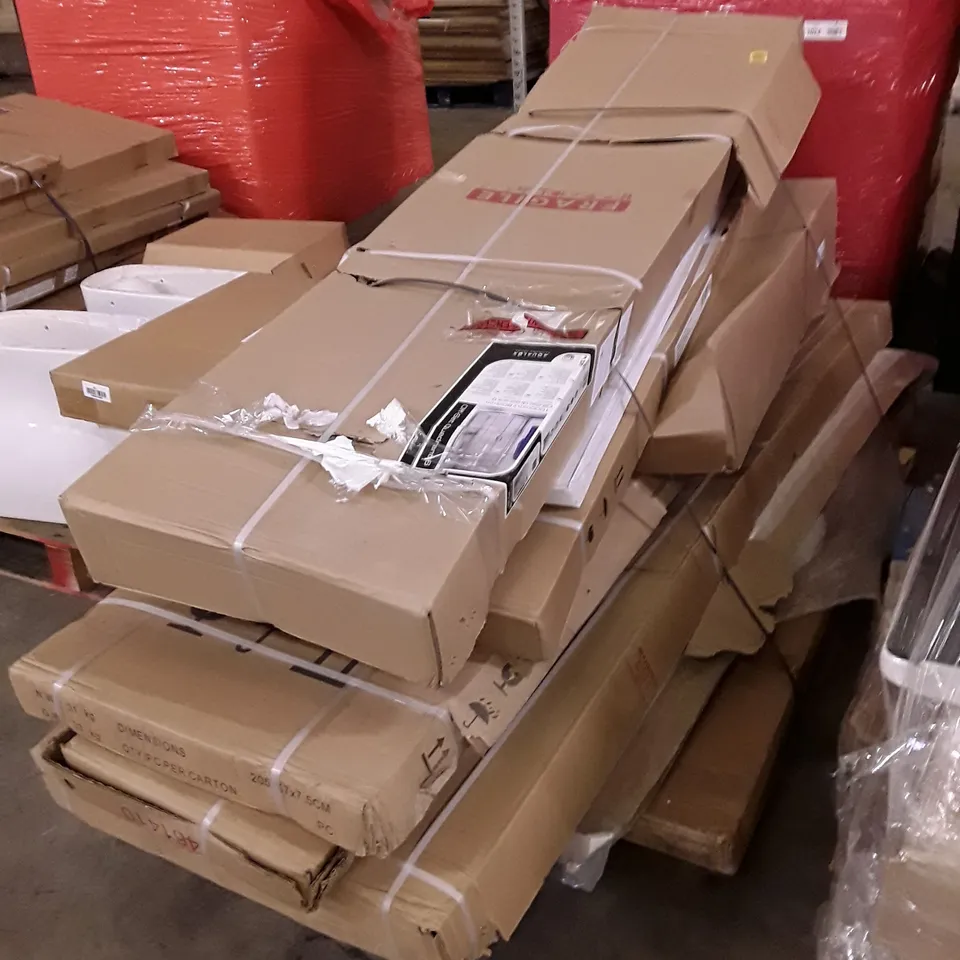 PALLET OF ASSORTED SHOWER PANELS & SHOWER TRAYS