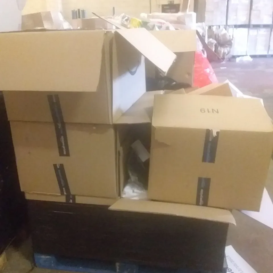 PALLET OF ASSORTED ITEMS INCLUDING RGB HEADSET STAND, HANDHELD GARMENT STEAMER, SPLASH PAD, EGG HOLDER