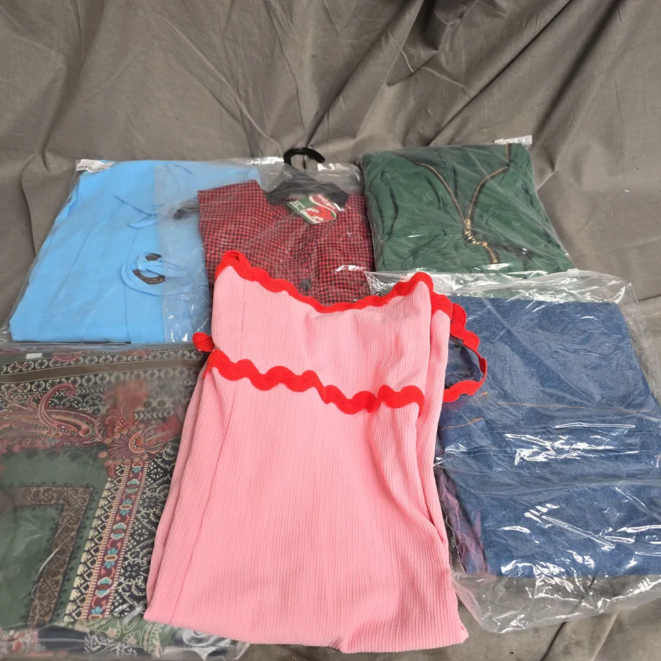 BOX OF APPROXIMATELY 20 ASSORTED CLOTHING ITEMS TO INCLUDE - DRESS, TOPS, JACKET, ETC