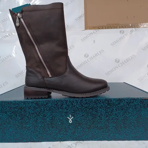 BOXED PAIR OF EMU AUSTRALIA EXPLORER YANCOAL WATERPROOF LEATHER & SUEDE MID-CALF BOOTS IN ESPRESSO BROWN, UK SIZE 6