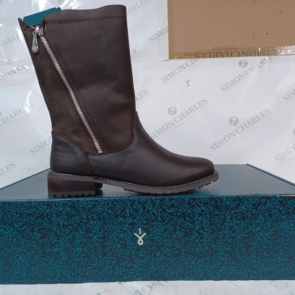 BOXED PAIR OF EMU AUSTRALIA EXPLORER YANCOAL WATERPROOF LEATHER & SUEDE MID-CALF BOOTS IN ESPRESSO BROWN, UK SIZE 6