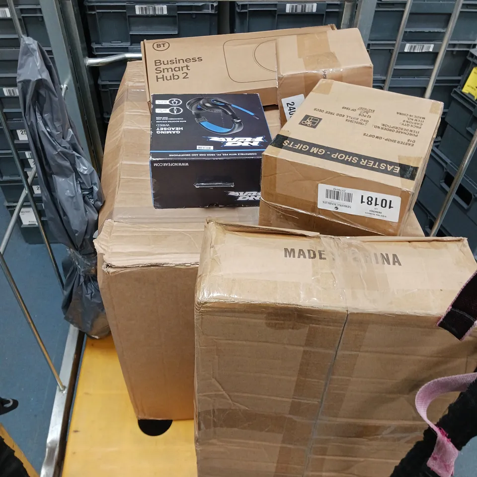 APPROXIMAATELY 7 ASSORTED ITEMS TO INCLUDE SAMSUNG TABLET DISPLAY BOXES NO FEAR  GAMING HEADSET, BT BUSINESS SMART HUB 2, ETC - COLLECTION ONLY