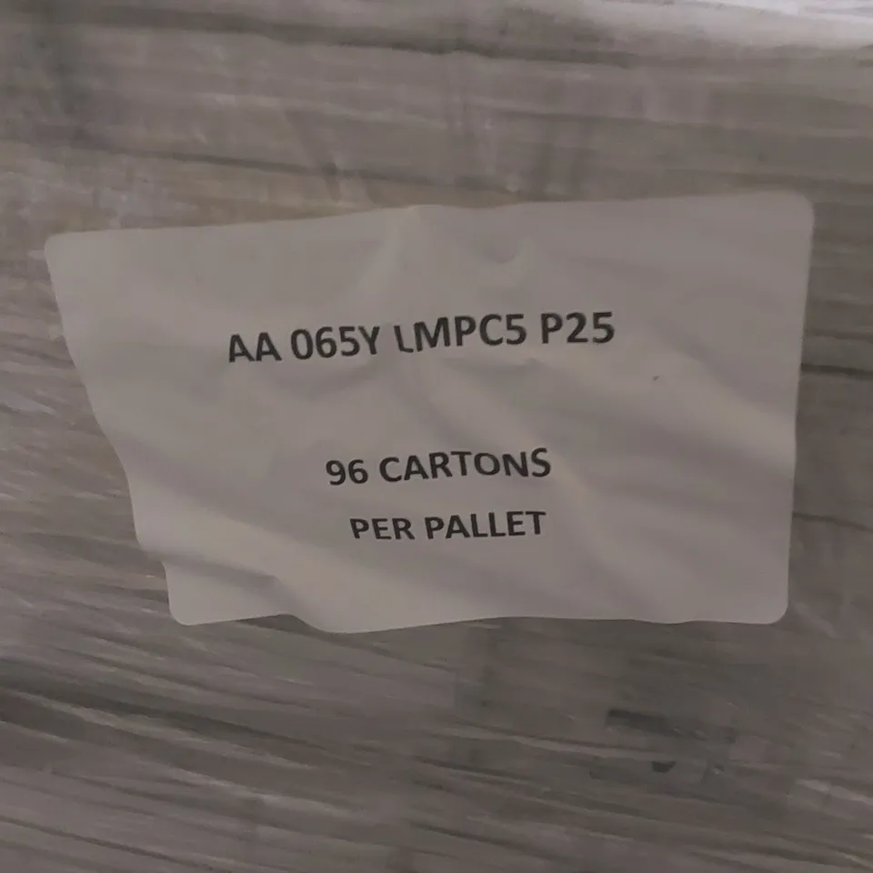 PALLET TO CONTAIN APPROX 96 X CARTONS OF JOHNSON COLLECTION MAISON ASTUCE BRILLIANT GREEN WALL TILES - 25 TILES PER CARTON // SIZE: 197 X 197 X 6.5mm