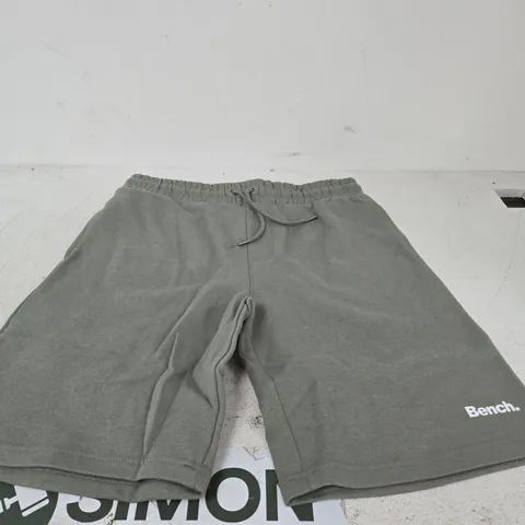 BENCH. SHORTS – SIZE L (EU 52)