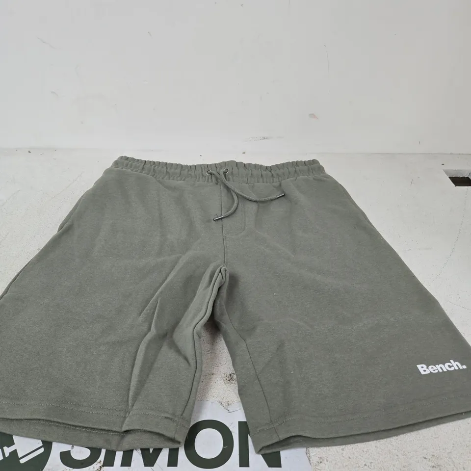 BENCH. SHORTS – SIZE L (EU 52)