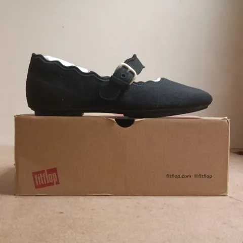 BOXED PAIR OF FITFLOP DALICATO WAVE-EDGE CANVAS MARY JANESIN BLACK SIZE UK 4.5