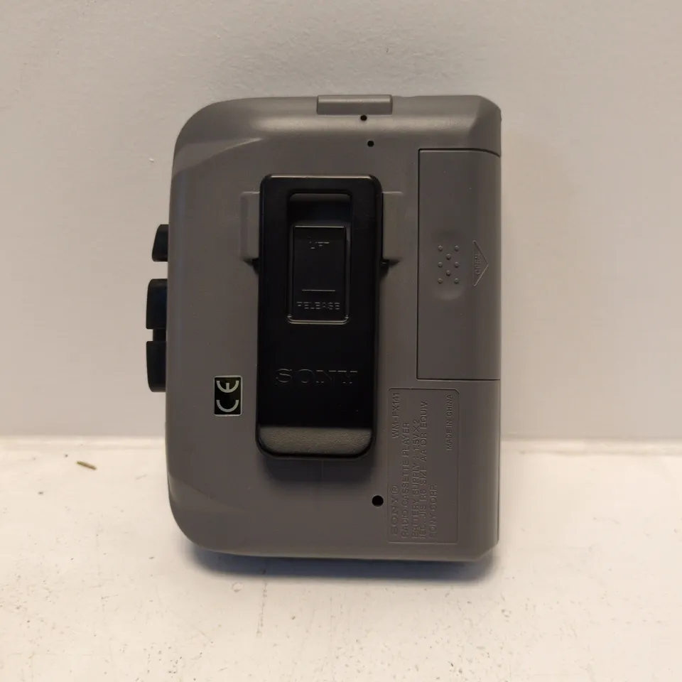 SONY WALKMAN WM-FX141 PORTABLE CASSETTE PLAYER WITH FM/AM RADIO