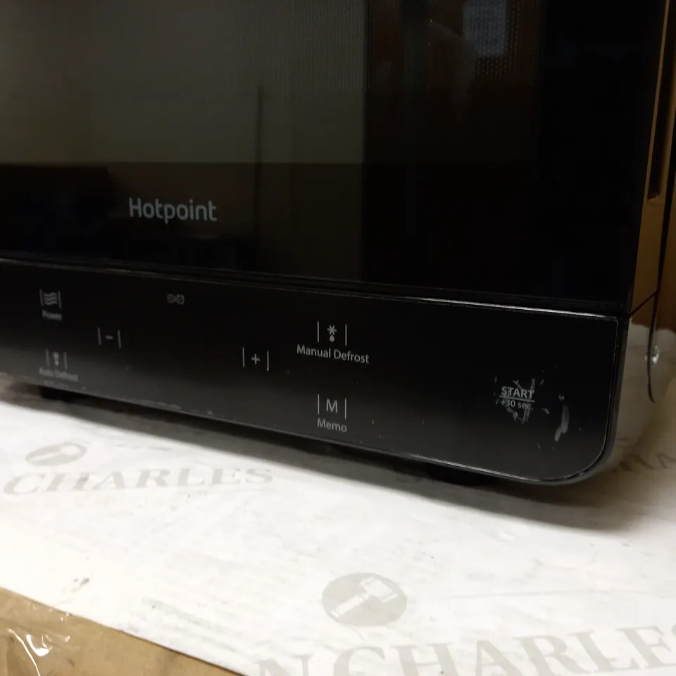 HOTPOINT CURVE MWH 1331 B MICROWAVE WITH TOUCH CONTROLS