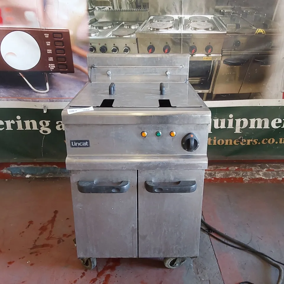 LINCAT OE71/F/S COMMERCIAL TWIN BASKET FRYER