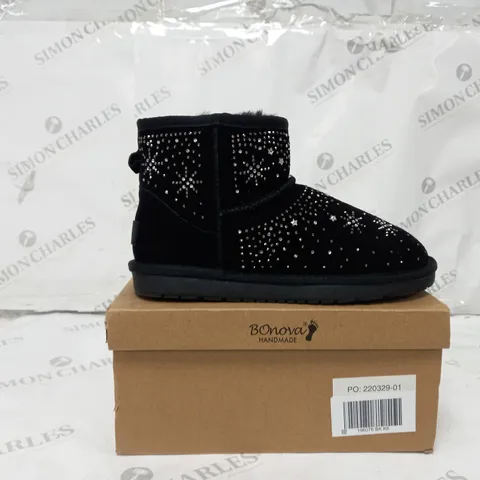 BOXED PAIR OF BONOVA SPARKLE SHEEPSKIN BOOTS BLACK - SIZE UNKNOWN