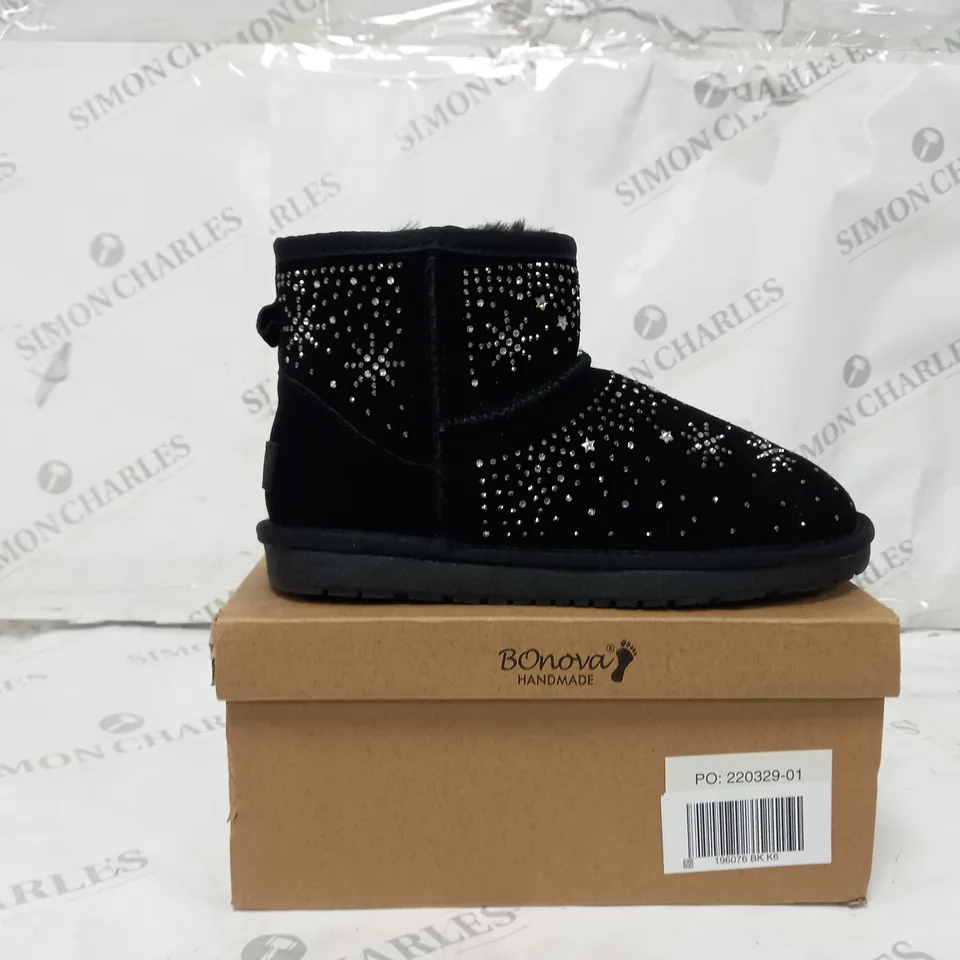 BOXED PAIR OF BONOVA SPARKLE SHEEPSKIN BOOTS BLACK - SIZE UNKNOWN