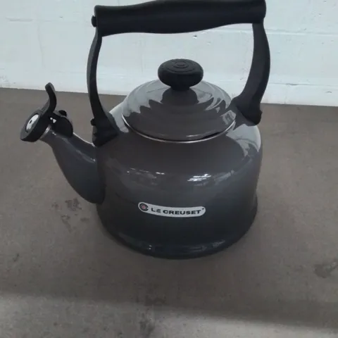 LE CREUSET KETTLE IN GREY 