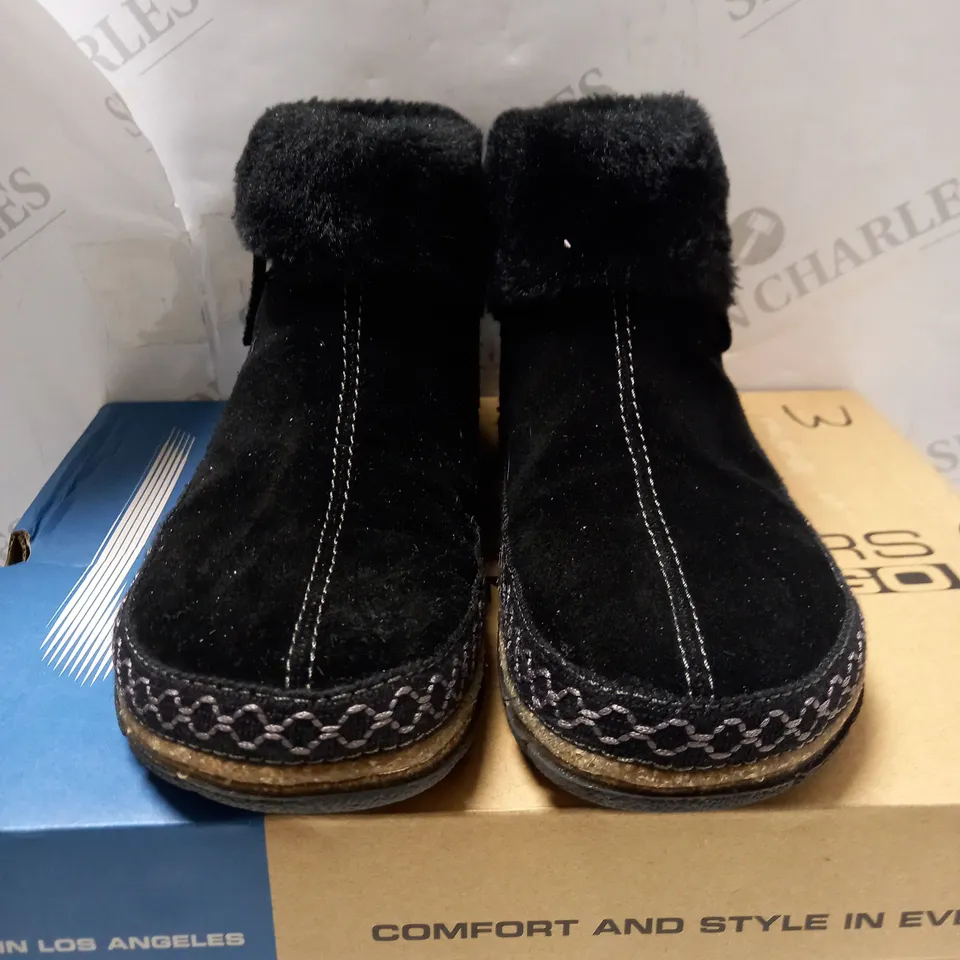 EARTH ORIGINS EMMALYN BLACK BOOTIES - SIZE 6