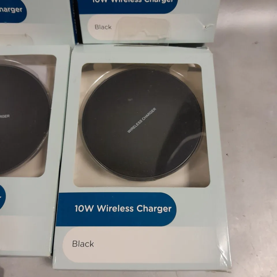 LOT OF ELEVEN 10W WIRELESS CHARGERS BLACK AND WHITE