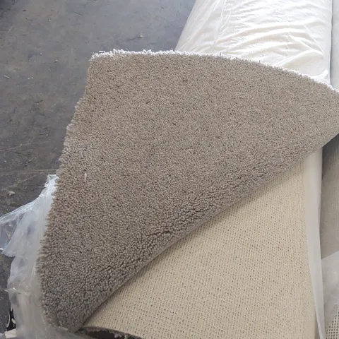 ROLL OF QUALITY EC HEARTLAND BROADHEATH CARPET // APPROX SIZE: 5 X 2.8m