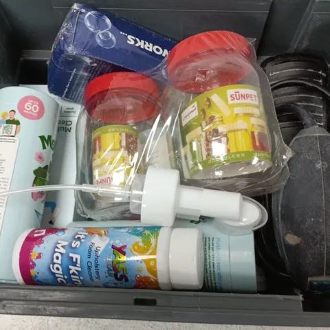 APPROXIMATELY 12 ASSORTED HOUSEHOLD ITEMS TO INCLUDE FERREX SANDER, MOTHER EARTH SCENT BEADS, YASS CLEAN CARPET CLEANER, ETC