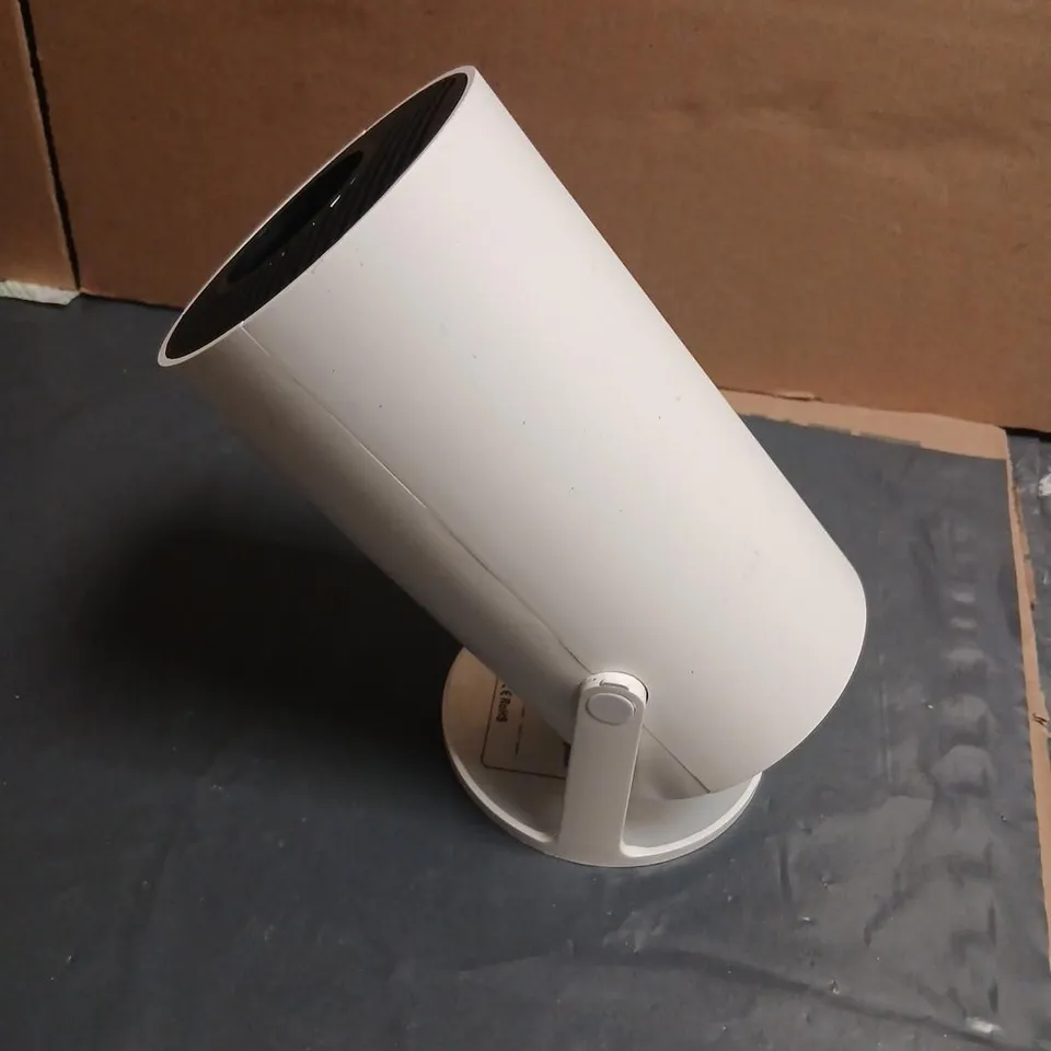 ALCD PROJECTOR – LED LAMP, AC100-260V, WHITE DESKTOP PROJECTOR