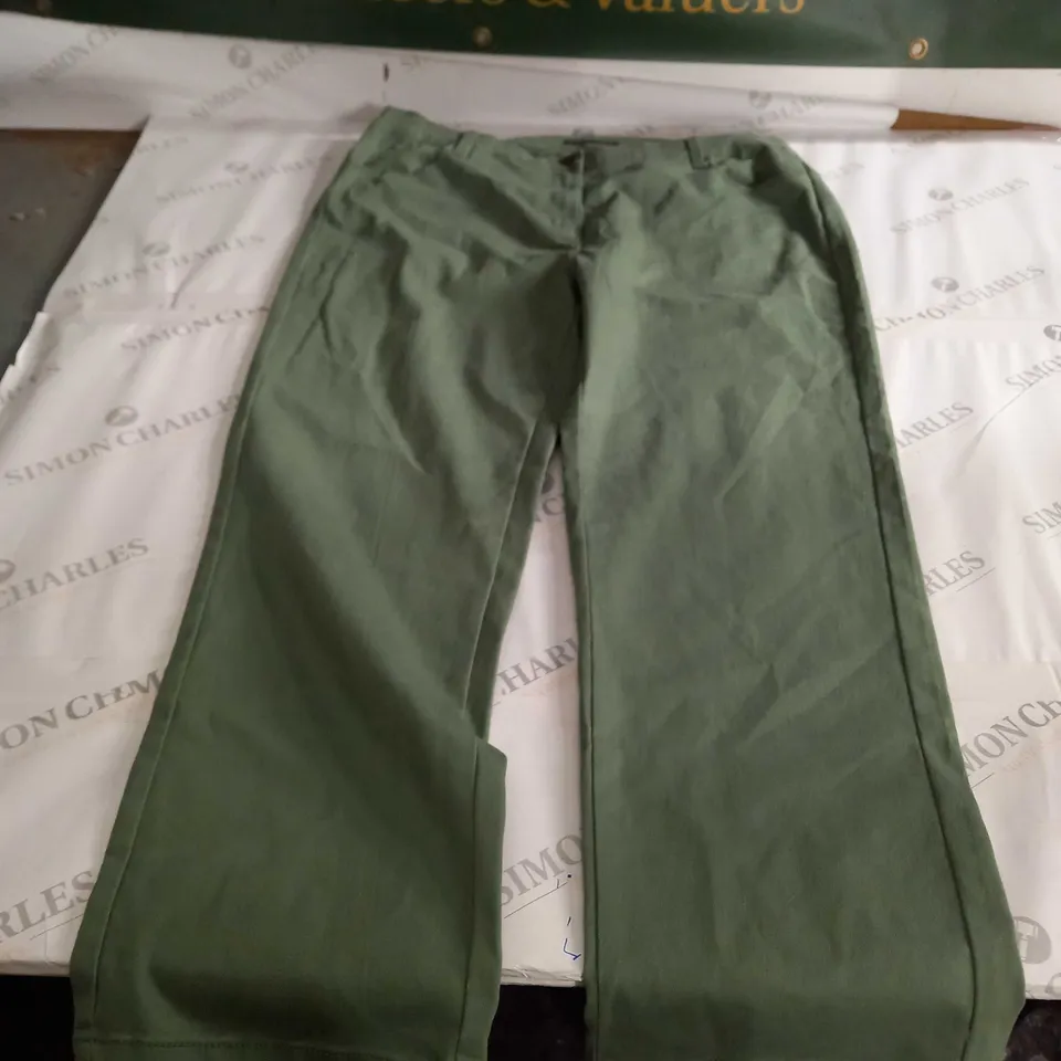 PAIR OF SARA STRAIGHT LEF LEG LENGTHENING TROUSER SIZE 18 L18