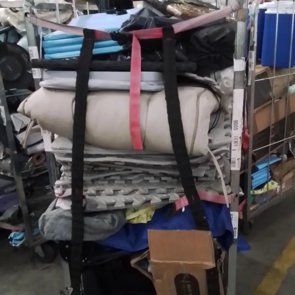 CAGE OF ASSORTED HOUSEHOLD GOODS AND PRODUCTS TO INCLUDE;LAUNDRY BASKET,COOLING PILLOW,GYM MATS,PARASOL BASE