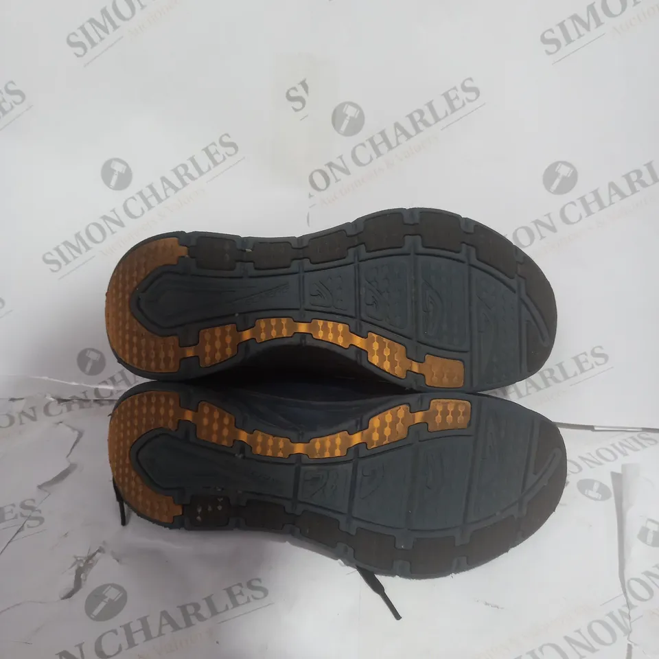 SKETCHERS WATERPROOF TRAINERS SIZE 8