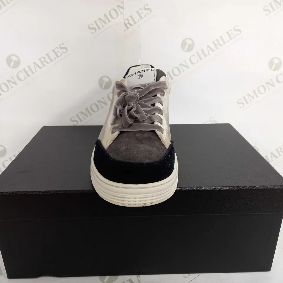 CHANEL SUEDE SHOES IN GREY & BLACK - EUR 42