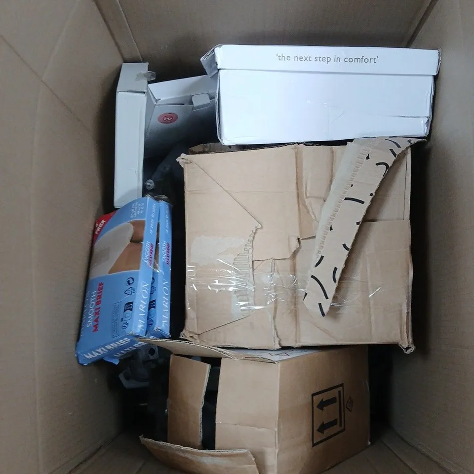 A MIX OF APPROXIMATELY 10 ASSORTED ITEMS INCLUDING SHOES, CAR PART ETC.