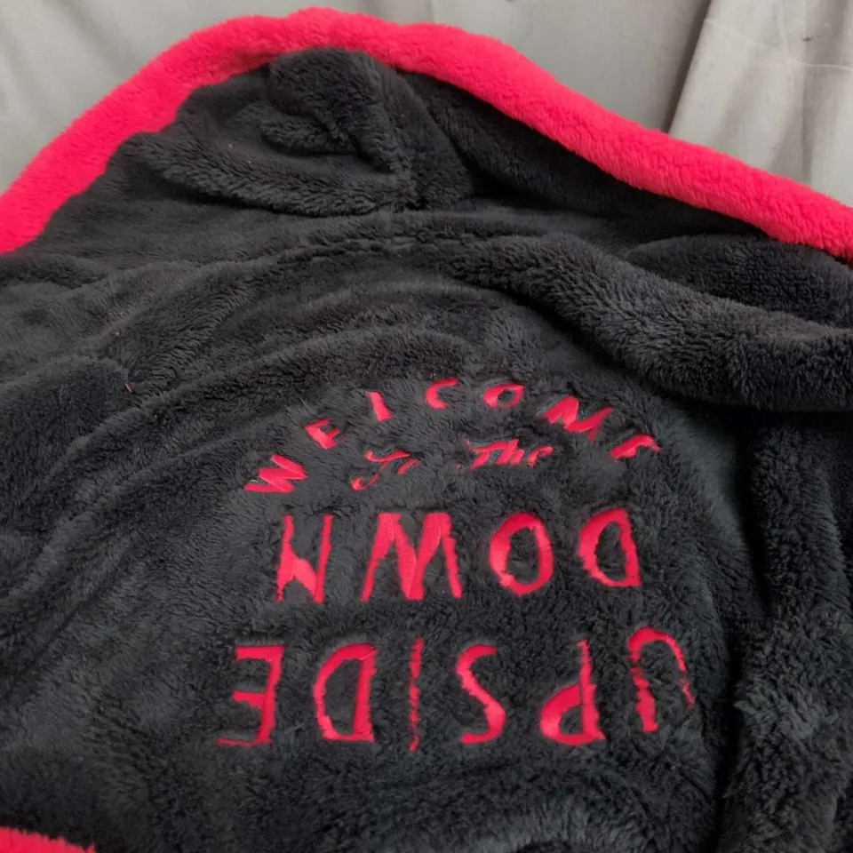 STRANGER THINGS DRESSING GOWN – BLACK FLEECE WITH RED TRIM