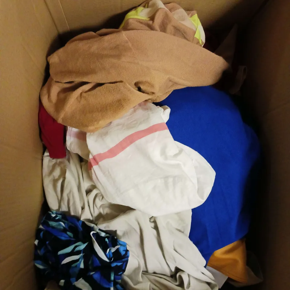 APPROXIMATELY 20 LADIES CLOTHING ITEMS TO INCLUDE TOPS AND CARDIGANS