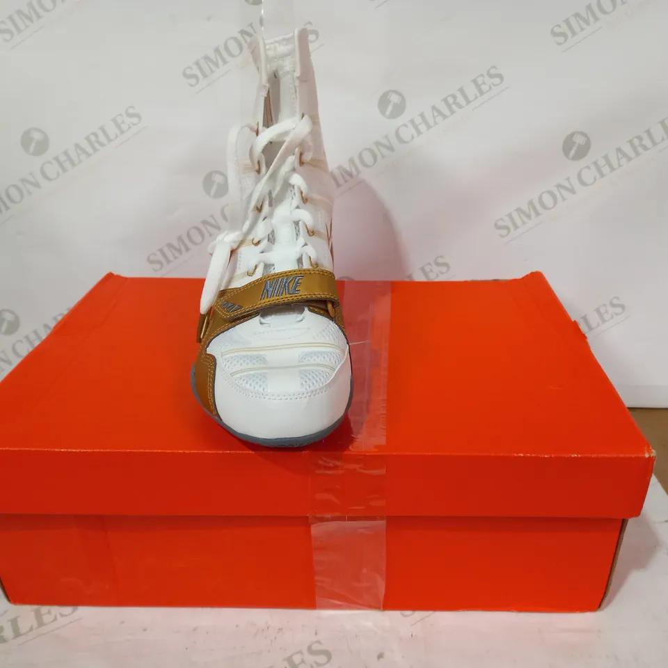 BOXED PAIR OF NIKE HYPERKO FLYWIRE SHOES IN WHITE/METALLIC GOLD UK SIZE 6.5