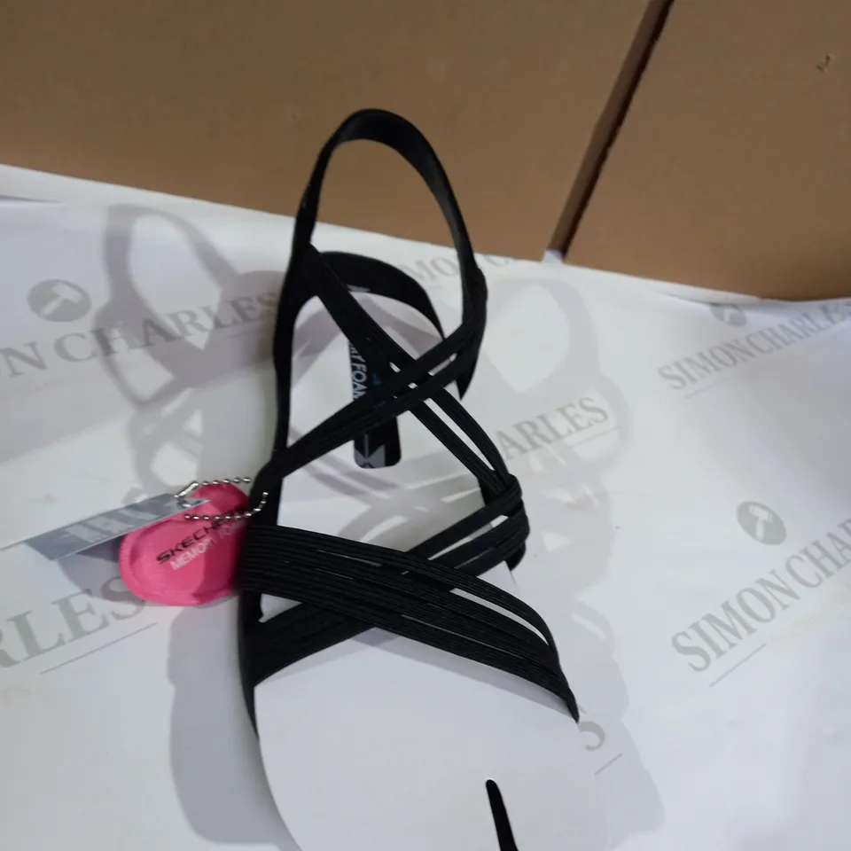 SKETCHERS BLACK SANDALS SIZE 7