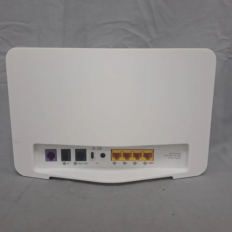 SKY SR213-02-UK WHITE ROUTER