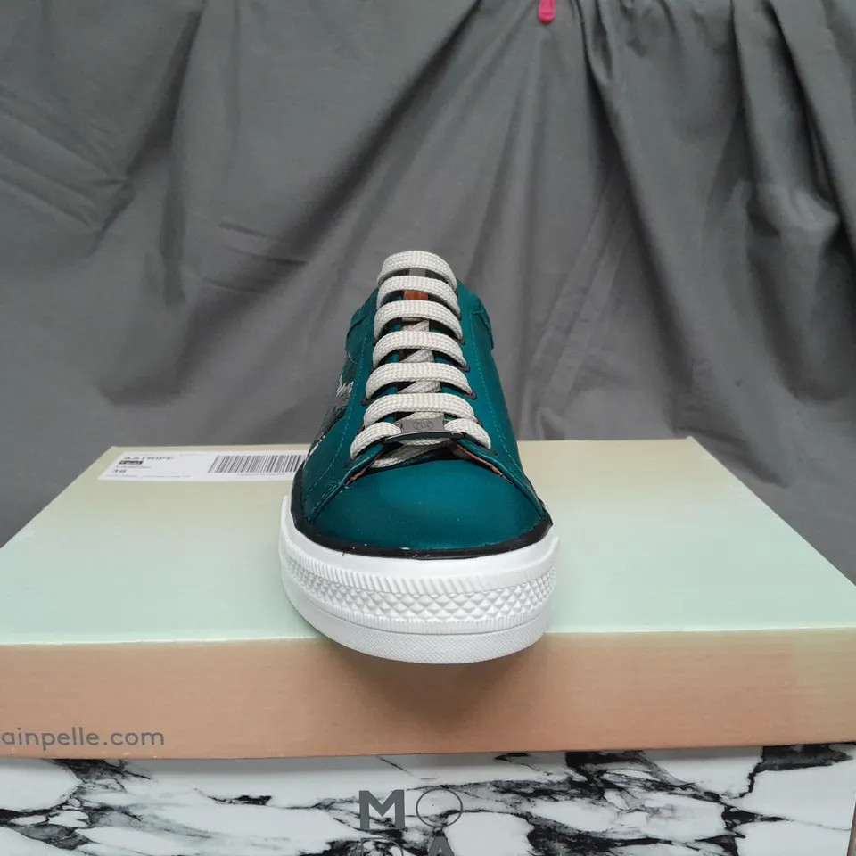 BOXED PAIR OF MODA IN PELLE ASTRIPE TEAL LEATHER TRAINERS - SIZE 6