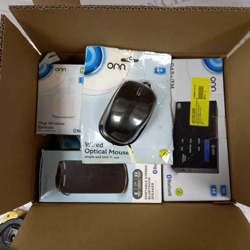 LOT OF APPROXIMATELY 15 ASSORTED ELECTRICALS TO INCLUDE PORTABLE STEREO BLUETOOTH SPEAKER, DAB+/FM RADIO, MIXX CARDIO AIR 5 EARPHONES, ETC