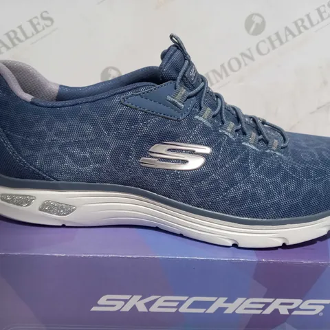 BOXED PAIR OF SKECHERS MEMORY FOAM TRAINERS IN PURPLE UK SIZE 7