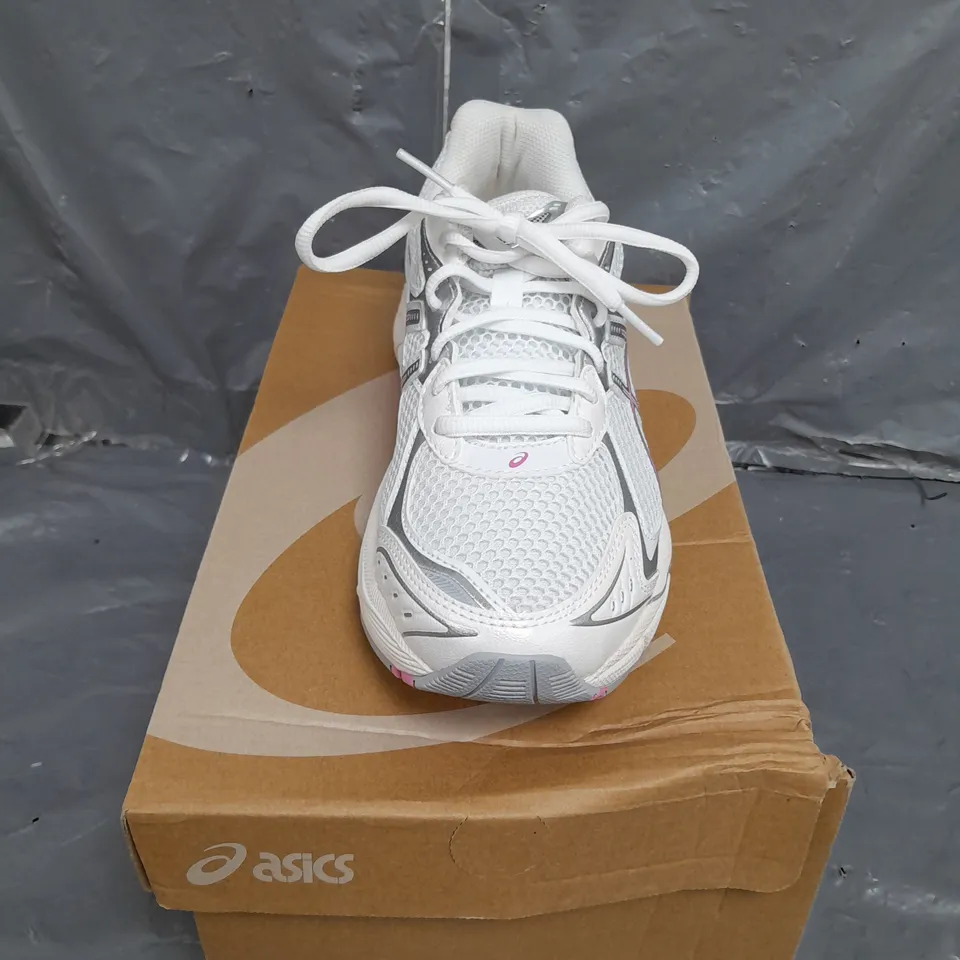 BOXED ASICS HYPE SHOES SIZE 5
