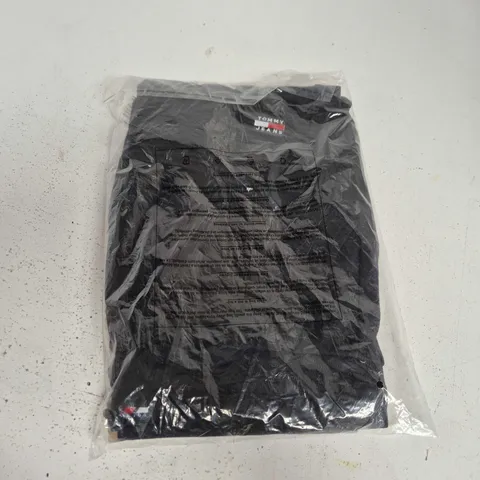 TOMMY JEANS SWEAT SHORTS - BLACK, SIZE L