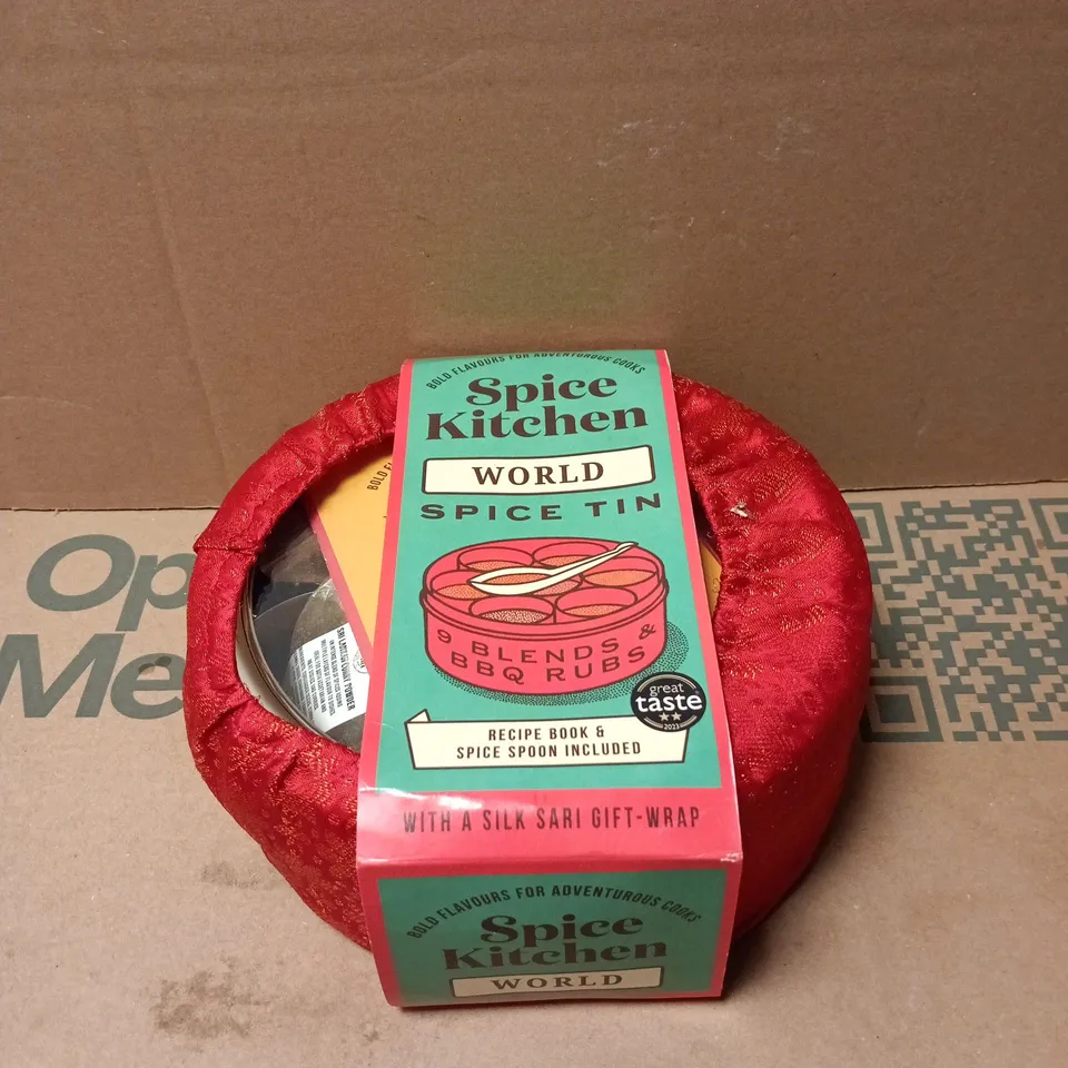 SPICE KITCHEN WORLD SPICE TIN WITH RECIPE BOOK AND SPICE SPOON INCLUDED