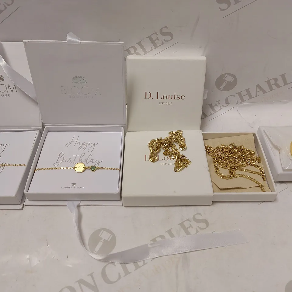LOT OF 5 ASSORTED JEWELLERY ITEMS TO INCLUDE PERSONALISED BLOOM NECKLACES, D. LOUISE NECKLACES, NEKEWLAM GOLD RING - SIZE Q