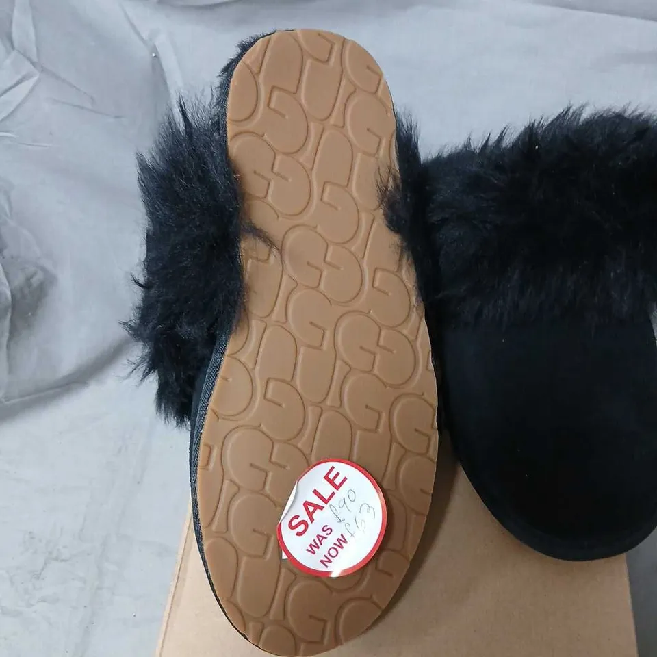 UGG BLACK SCUFF SLIPPERS WITH FUR TRIM – UK 5