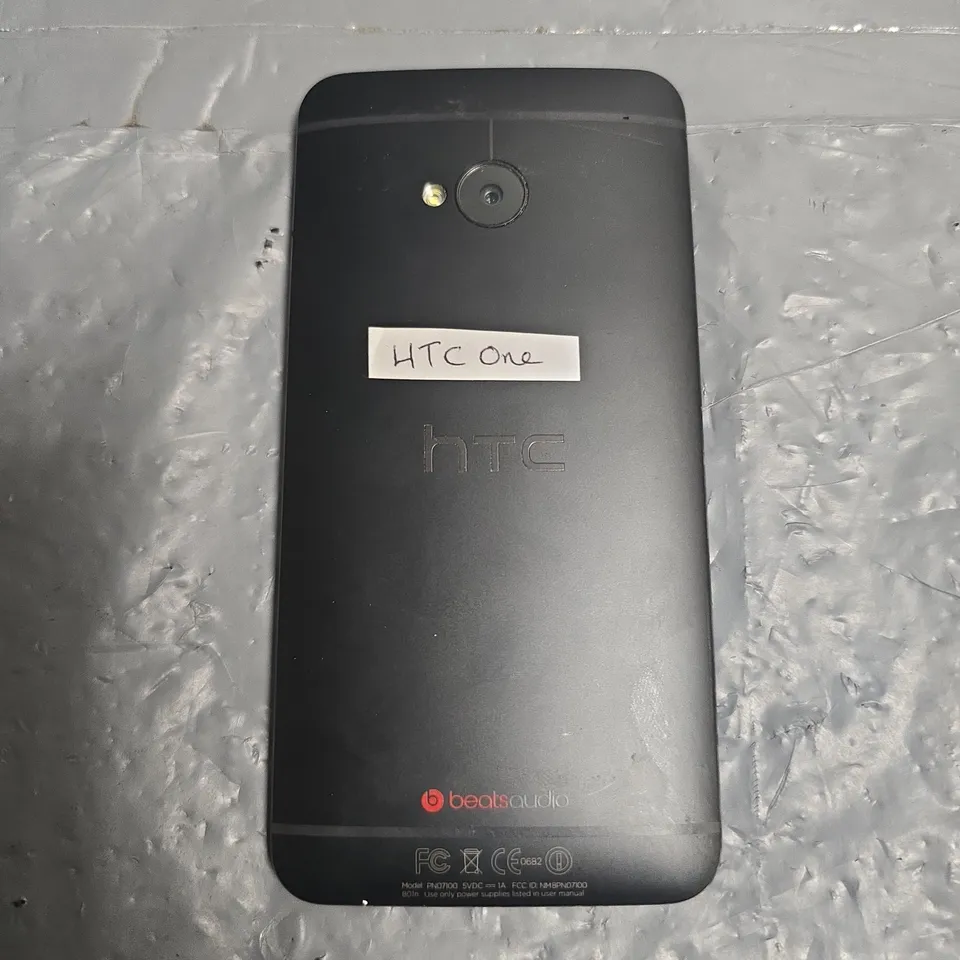 UNBOXED HTC ONE MOBILE PHONE - PNO1700