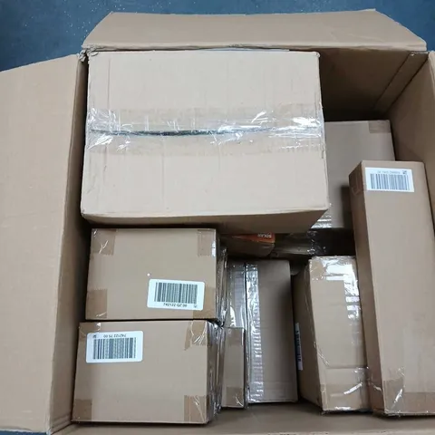 BOX CONTAINING A MIX OF APPROXIMATELY 15 ASSORTED ITEMS INCLUDING GARDEN LIGHTING ETC.