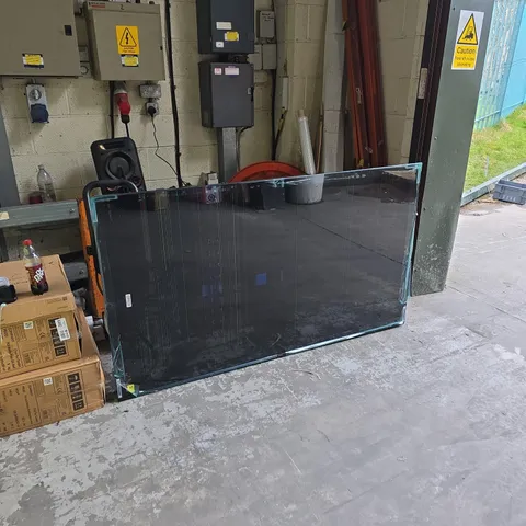 BOXED PHILLIPS 75" SERIE 7000 SMART TV - WITH REMOTE = DAMAGED SCREEN 