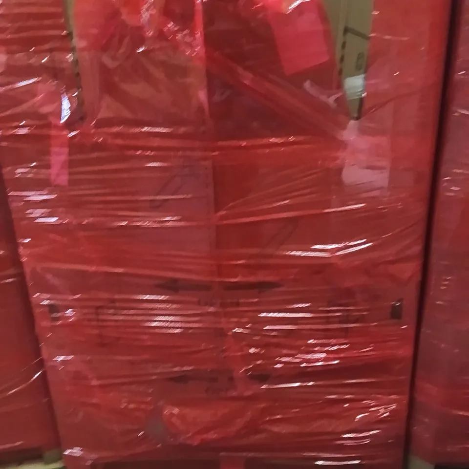 PALLET OF ASSORTED ITEMS INCLUDING - CURTAIN ROD, TOILET SEAT 