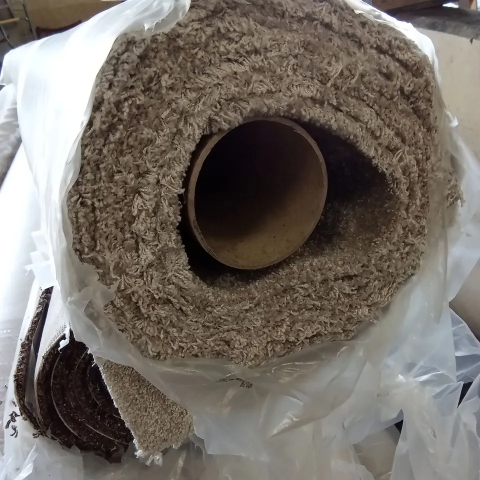 ROLL OF QUALITY SATINO ROYALE CARPET // SIZE: APPROX 4 x 5.5m