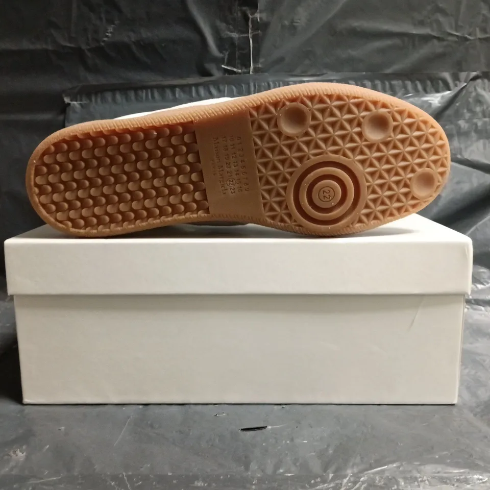 BOXED PAIR OF MAISON MARGIELA SHOES IN WHITE/GREY SIZE EU 47