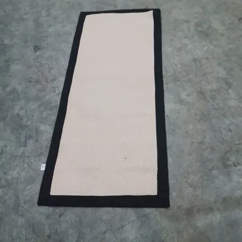 QUALITY DESIGNER AREA RUG - APPROXIMATELY 160X70CM