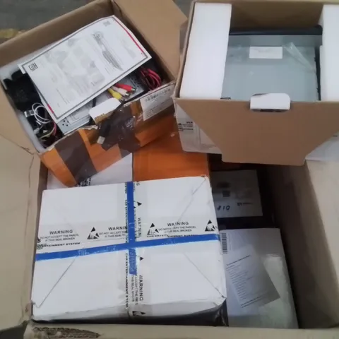 LARGE BOX CONTAINING ASSORTED CAR MULTIMEDIA SYSTEM INTERFACES // MODELS VARY