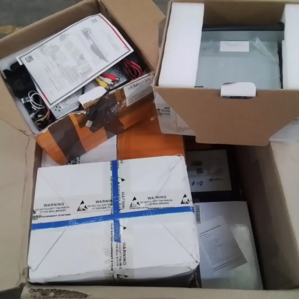 LARGE BOX CONTAINING ASSORTED CAR MULTIMEDIA SYSTEM INTERFACES // MODELS VARY