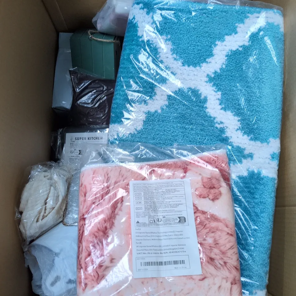 BOX OF APPROXIMATELY 20 ASSORTED ITEMS TO INCLUDE BIRDHOUSE, FURRYBABY DOG MAT, BLADELESS NECK COOLER, MASSAGER ETC